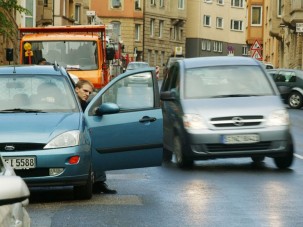 Széria ESP-t követel a miniszter