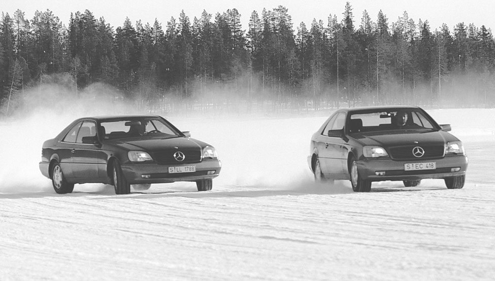 1995-ben a Bálnának is nevezett Mercedes S-osztály legdrágább kupéja, a C140-es 600 SEC volt az első szériaautó ESP-vel