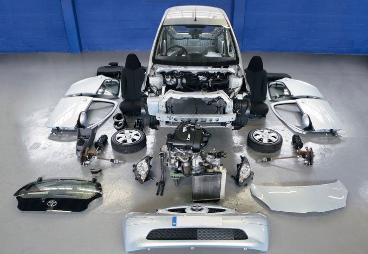 Szétkapták a börtönben a Toyota Aygót