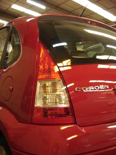 Hátulról egyedül az új hátsó lámpákról lehet felismerni a ránceflvarrás utáni C3-at