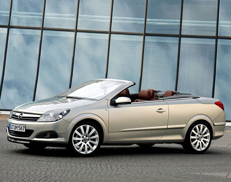 Szenzáció Frankfurtban: Astra kabrió