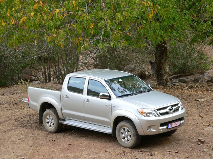 Vezettük: Toyota Hilux – Corolla Verso 2.2 D4-D 10