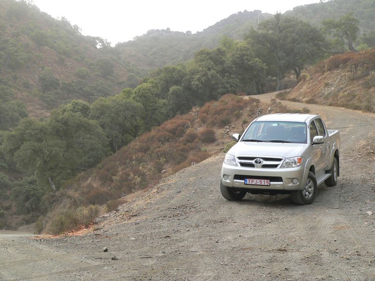 Vezettük: Toyota Hilux – Corolla Verso 2.2 D4-D 13