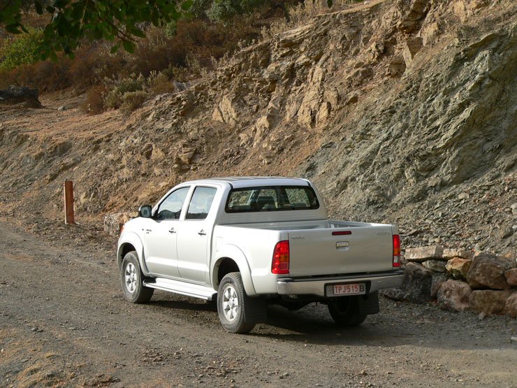 Vezettük: Toyota Hilux – Corolla Verso 2.2 D4-D 16