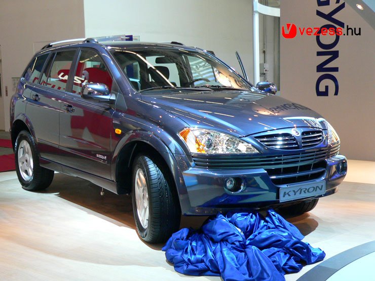 Kétféle dízelmotorral kezdősik az értékesítés, mindkettő a Mercedestől származik