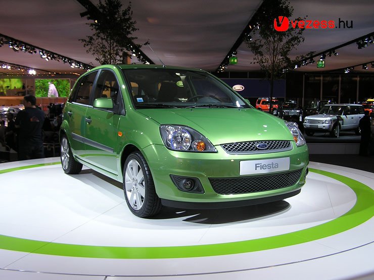 A modellfrissítés a Fiesta és a Fusion külsejét és belsejét is érinti