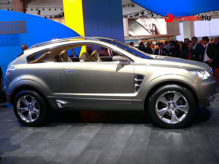 2006 végére megszületik az ötajtós szériaautó az Antara GTC-ből