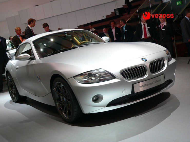 Z4 kupétanulmánnyal jelentkezett a BMW