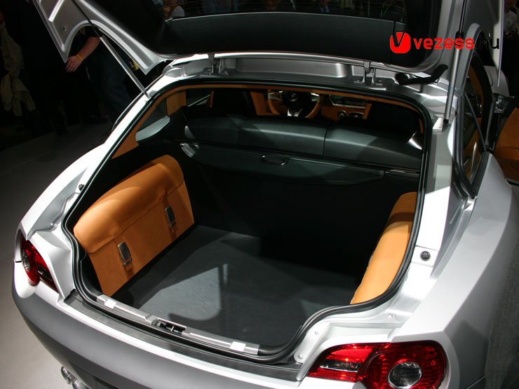 Egyelőre csak tanulmány, de biztosan lesz szériaváltozat is a BMW Z4 kupéból