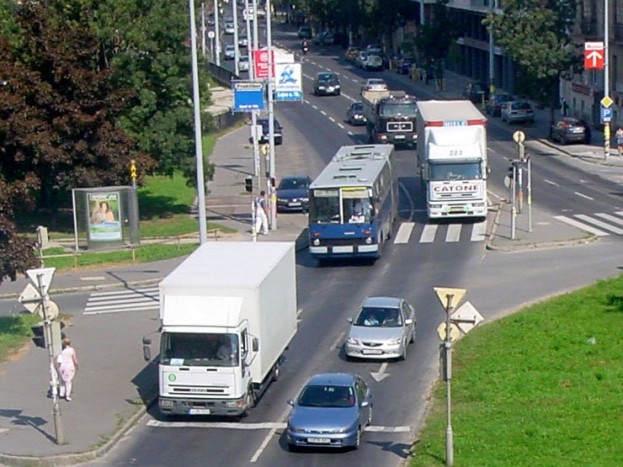 Újabb kamerákkal figyelik a buszsávokat