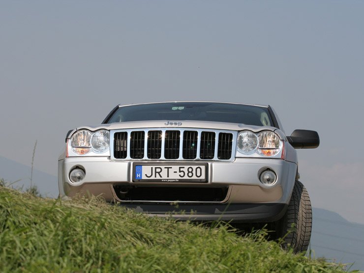 Teszt: Jeep Grand Cherokee 4,7 V8 Limited – Itt van Amerika 12 Teszt: Jeep Grand Cherokee 4,7 V8 Limited – Itt van Amerika 12