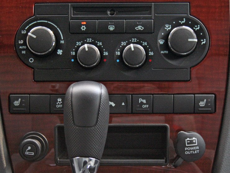 Teszt: Jeep Grand Cherokee 4,7 V8 Limited – Itt van Amerika 25 Teszt: Jeep Grand Cherokee 4,7 V8 Limited – Itt van Amerika 25