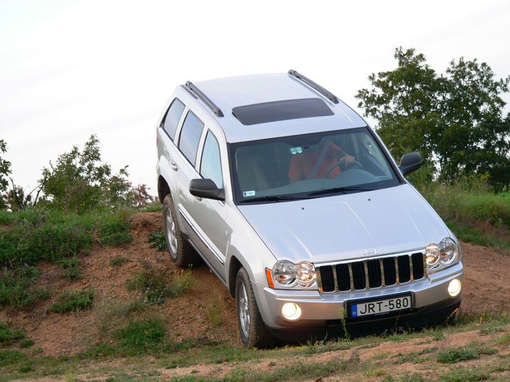 Teszt: Jeep Grand Cherokee 4,7 V8 Limited – Itt van Amerika 31 Teszt: Jeep Grand Cherokee 4,7 V8 Limited – Itt van Amerika 31