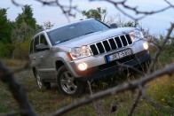 Teszt: Jeep Grand Cherokee 4,7 V8 Limited – Itt van Amerika 71 Teszt: Jeep Grand Cherokee 4,7 V8 Limited – Itt van Amerika 71