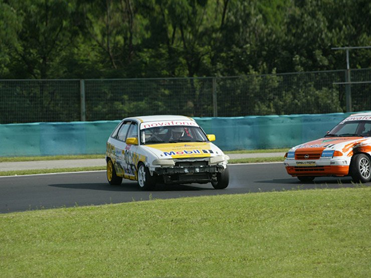 Óriási csata az Astrák között is