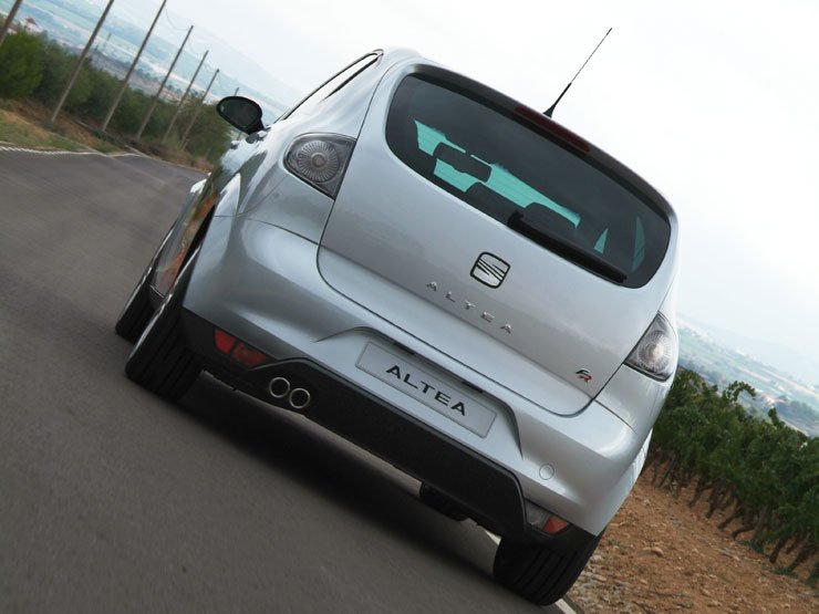 A széria modell is 18 colos felnikkel és 225/40-es abroncsokkal készül majd