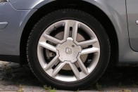 Teszt: Renault Laguna Grandtour 2.0T aut – Se hús, se hal 40