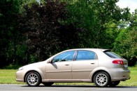 /Tesztautok/Chevrolet/Lacetti_18_Sport//oldal.jpg