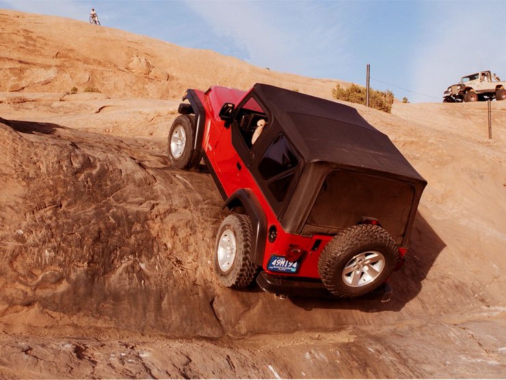 Rögtön a smart mögött egy igazi macho terepjáró következik a homo-dobogó második fokán, a Jeep Wrangler