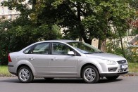 Teszt: Ford Focus limuzin 1.6 Ti-VCT - Jó családból