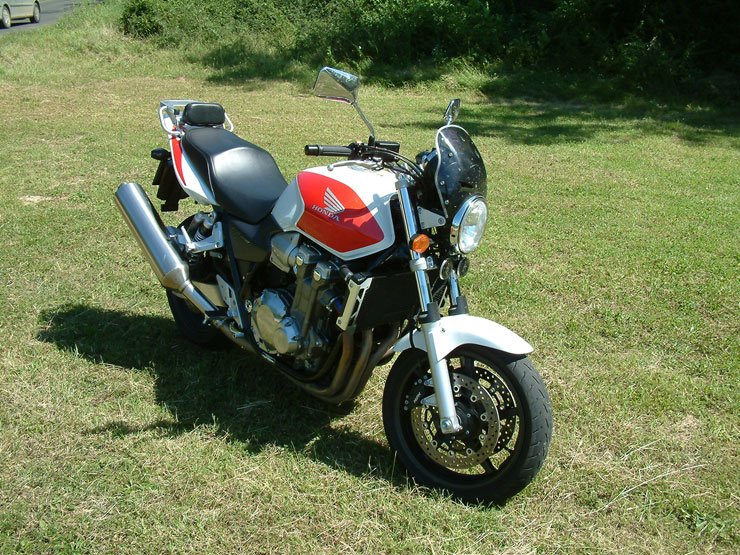 5007_48425_1000x700.jpg | Vezess | Vezess Nagy darab, mégis könnyen kezelhető az 1300-as CB