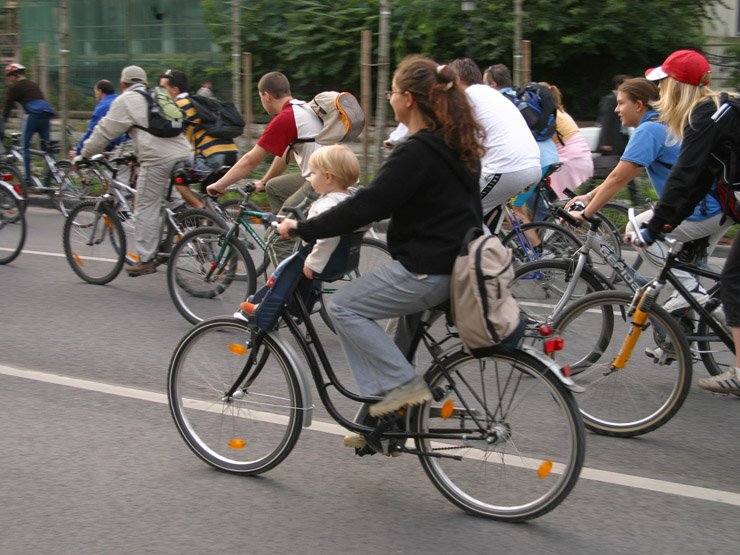 Sokan gyerekkel érkeztek a felvonulásra, kihasználva a biztonságos kerekezés lehetőségét