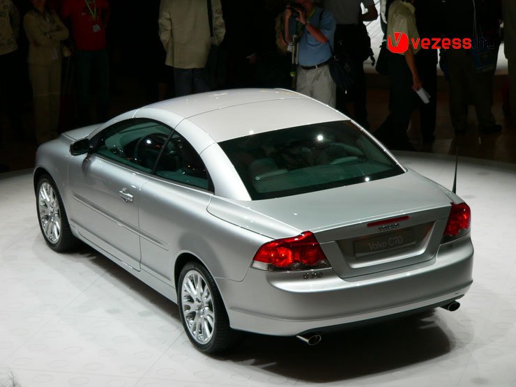 Hazánkban 2006 tavaszától lesz kapható a C70, motorkínálatában az öthengeres turbódízel motor is szerepel majd