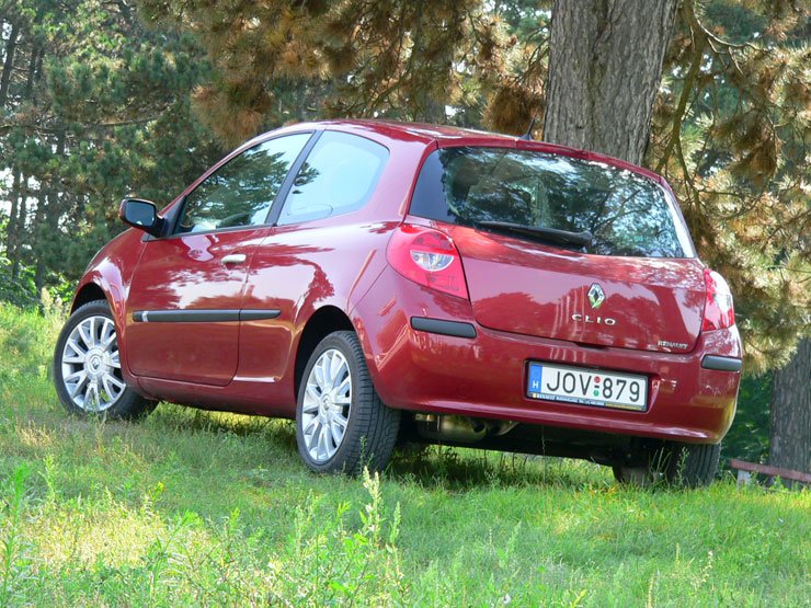 2 599 000 forint a háromajtós, 65 lóerős benzines alapmodell ára