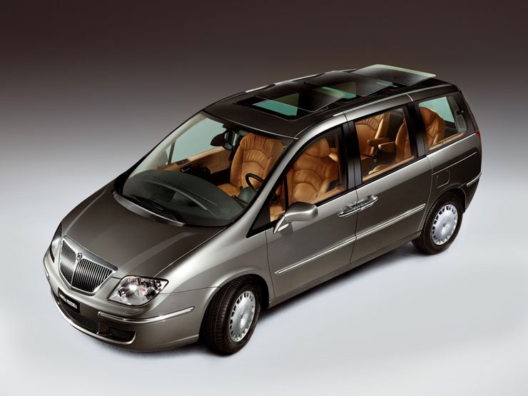 3,0 literes V6-os motorral készül a Phedra Unique, az utasteret  Alcantara és fa díszíti