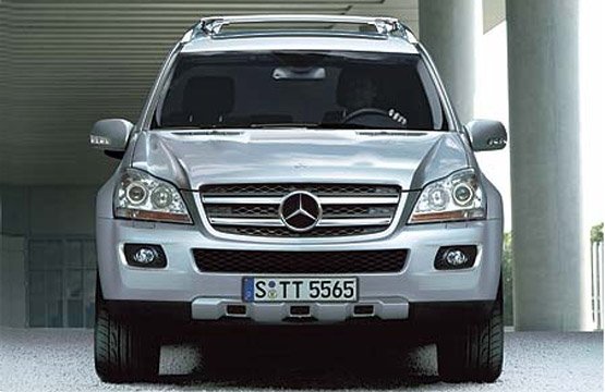 Az M osztálynál nagyobb méretű autó hét embernek is kényelmes utazást kínál