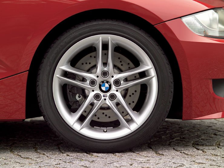 Kerámia-kompozit fékek lassítják a 343 lóerős Z4 M Roadstert