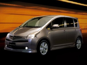 Újabb mini egyterű a Toyotától