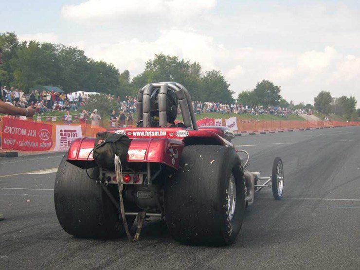 10 másodperc körüli időre van szükségük a 402 méteres táv megtételéhez