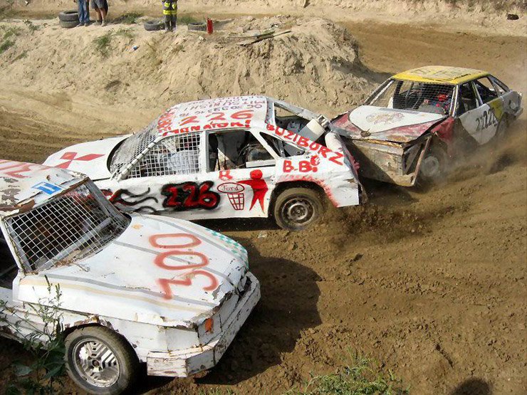 Új látványosságként, roncsderbit is láthat aki kilátogat a tököli gyorsulási verseny helyszínére