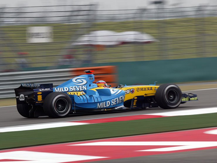 Renault siker Kínában - Alonsoé a pole