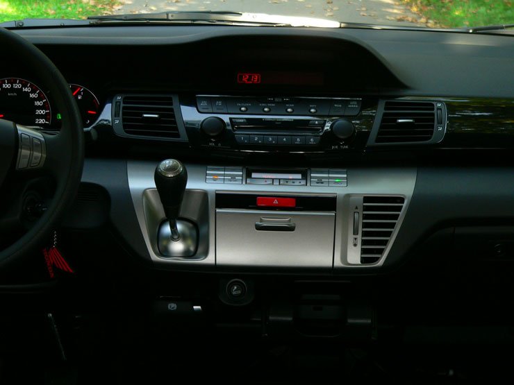 Teszt: Honda FR-V 2.2 i-CTDi Comfort – Na végre! 21