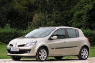 /Tesztautok/Renault/Clio_2005_15dCi//P1010098.jpg