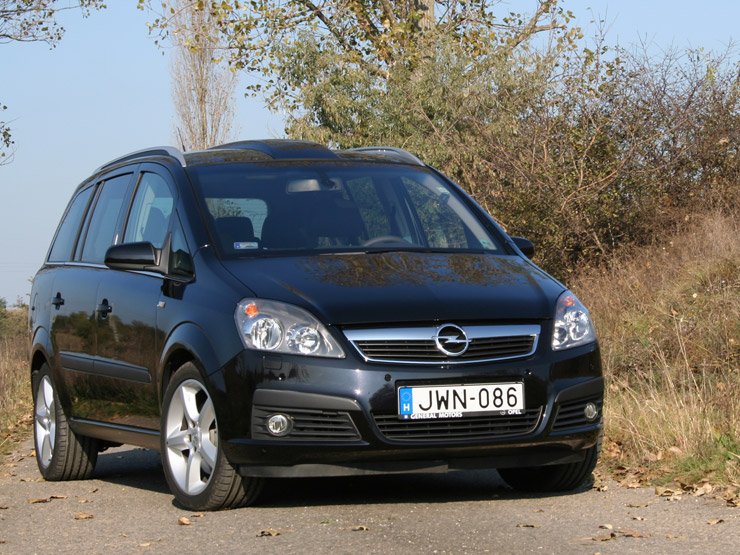 Teszt: Opel Zafira 2.2 Direct Sport – A láthatatlan autó 9