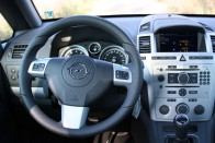 Teszt: Opel Zafira 2.2 Direct Sport – A láthatatlan autó 36