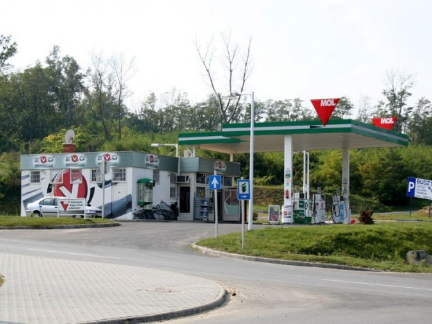 Csökkenti a benzin árát a Mol