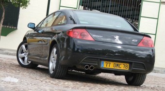 Vezettük: Peugeot 407 Coupé - Nehézbombázó