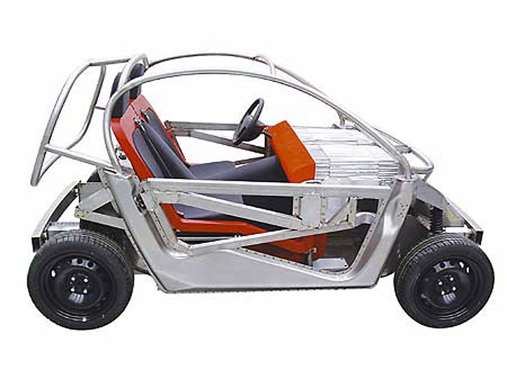 Hegesztett csövekből álló kalitka óvja a Nido utasait. Ütközéskor az utastér elejébe épített méhsejtszerkezetű anyag nyeli el az energiát.