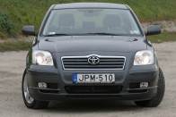 Teszt: Toyota Avensis 2,2 D-4D – Vele mentünk Frankfurtba 50