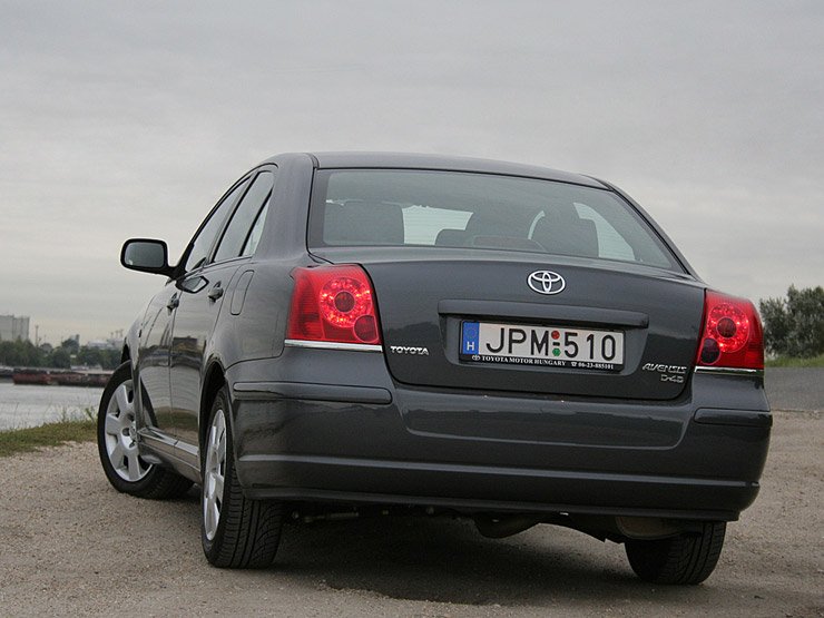 Teszt: Toyota Avensis 2,2 D-4D – Vele mentünk Frankfurtba 30