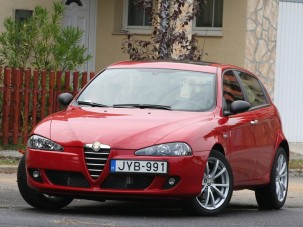 Teszt: Alfa 147 TI 1,9 JTD 16V M-Jet: Méltó ellenfél