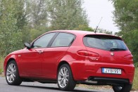 Teszt: Alfa 147 TI 1,9 JTD 16V M-Jet: Méltó ellenfél 38