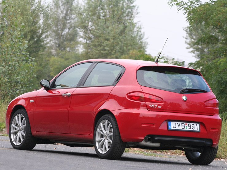 Teszt: Alfa 147 TI 1,9 JTD 16V M-Jet: Méltó ellenfél 18