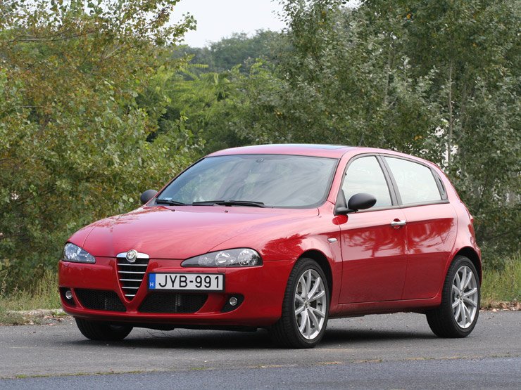 Teszt: Alfa 147 TI 1,9 JTD 16V M-Jet: Méltó ellenfél 19