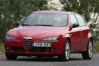 Teszt: Alfa 147 TI 1,9 JTD 16V M-Jet: Méltó ellenfél 40