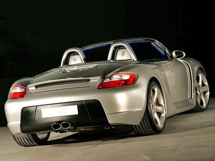 A Boxster karosszériáját nyolc centivel szélesítették ki